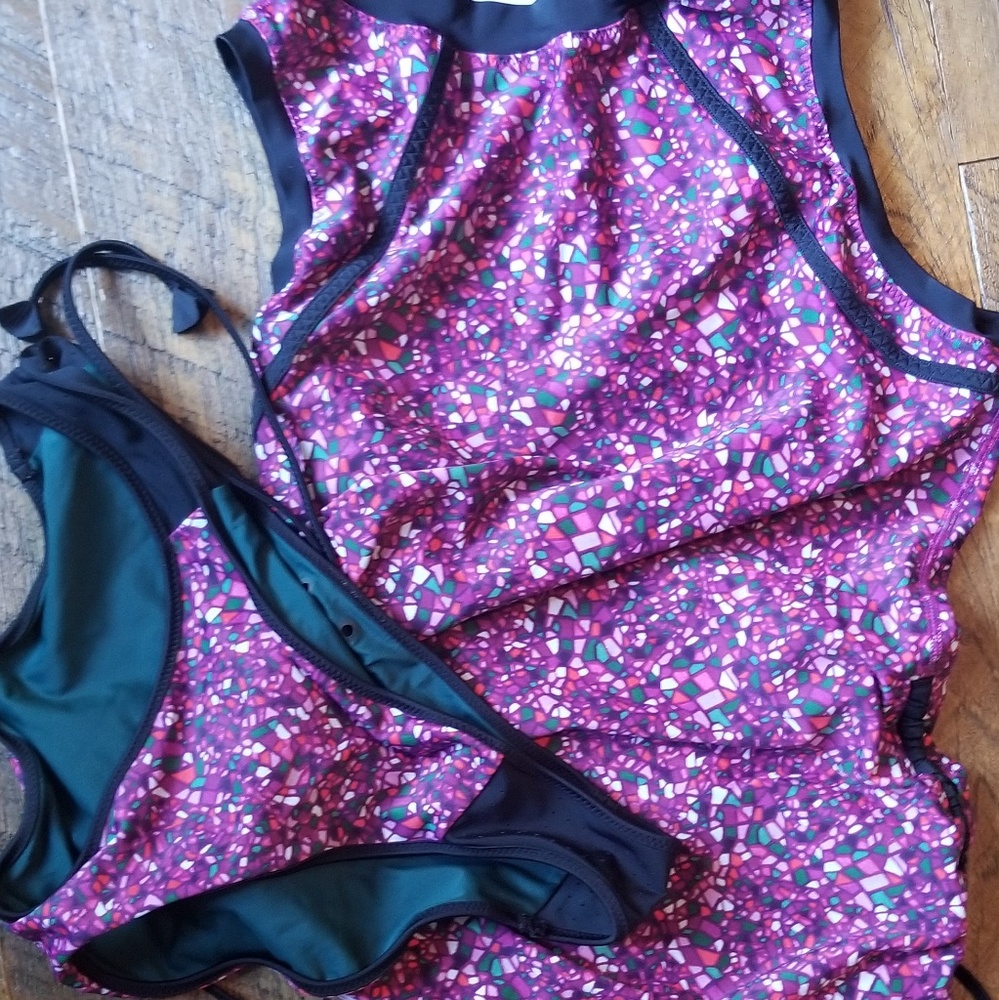Lululemom swimsuit rashguard top and bottoms set